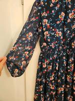 Schönes Kleid Vero Moda M dunkelblau floral München - Moosach Vorschau