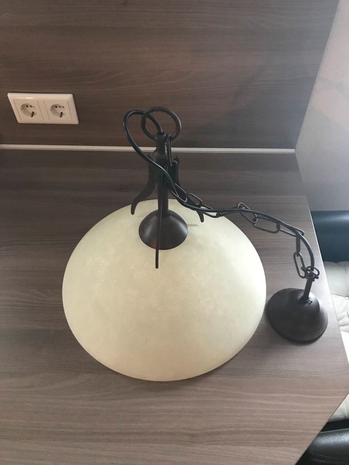 Hochwertige Deckenlampe im Landhausstil - neuwertig ! in Kirchhundem
