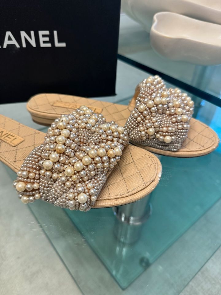 Chanel Perlen Sandalen 39 in Sinzig