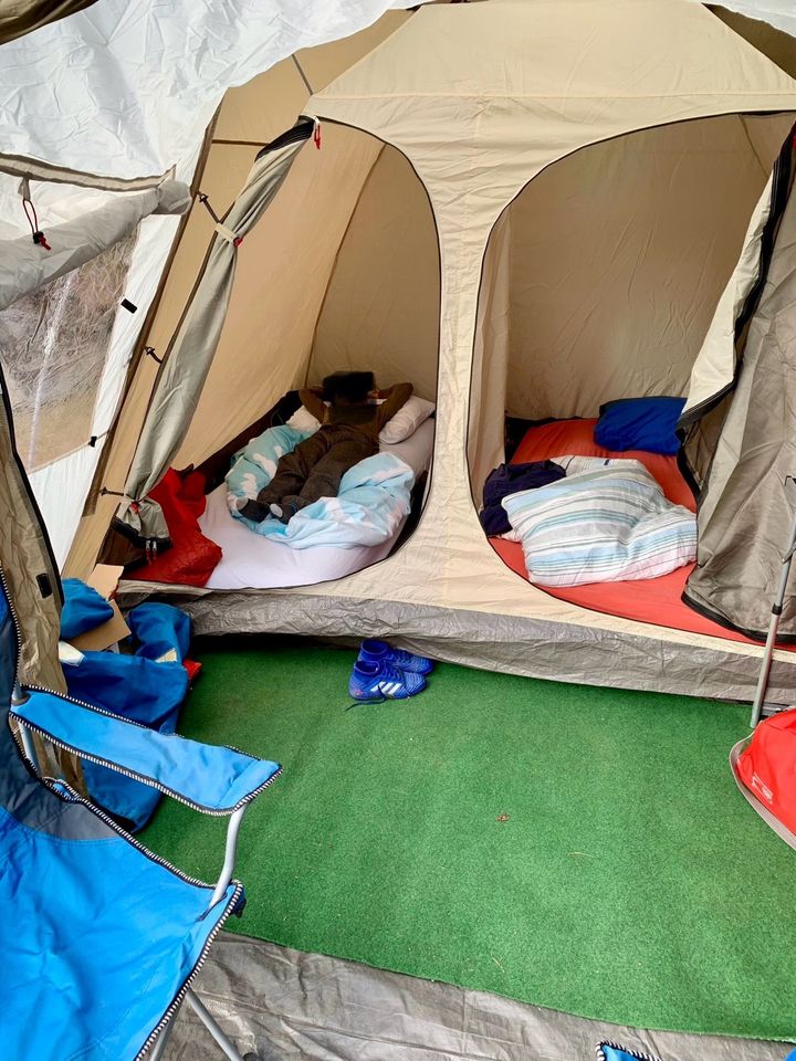 Zelt mit Innenzelt für 3 Personen (2 Kabinen) mit viel Zubehör in Aachen