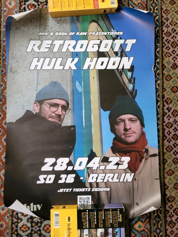 Retrogott & Hulk Hodn Poster in Berlin