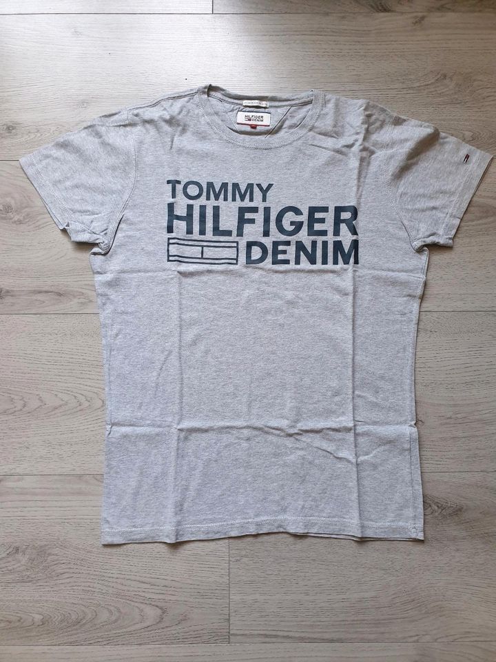 Tommy Hilfiger Tshirt / Shirt Gr.M in Schwerte