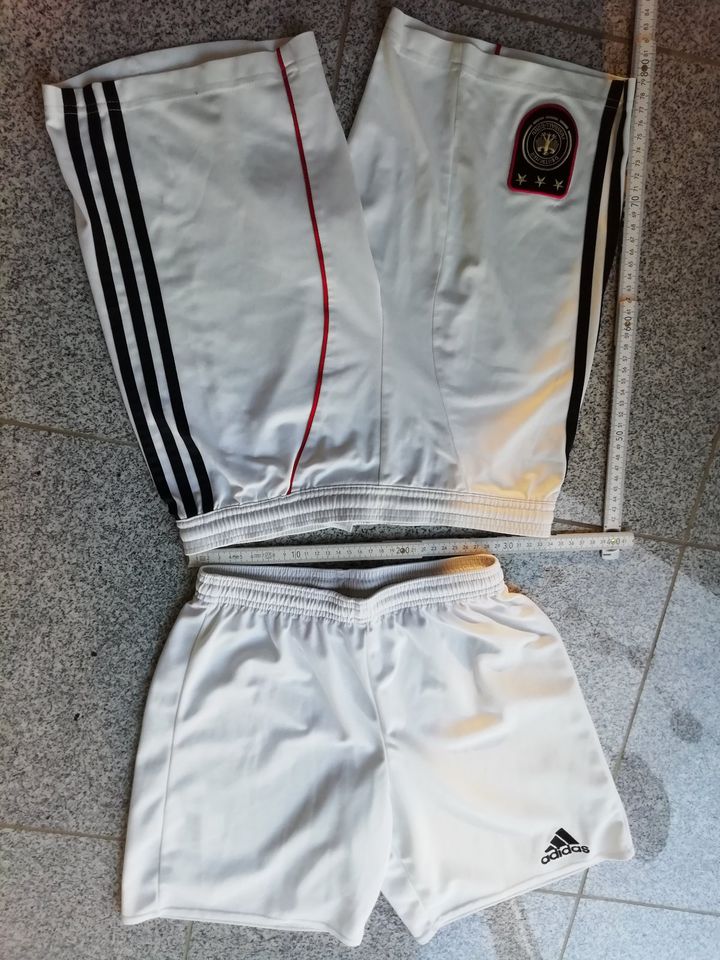 adidas sporthose kurz weis 2x in Oberstenfeld