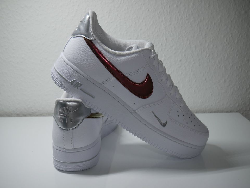 Nike Air Force 1 '07 Weiß Metallic Leder Gr. 44 UVP 130,- NEU Men in Bochum