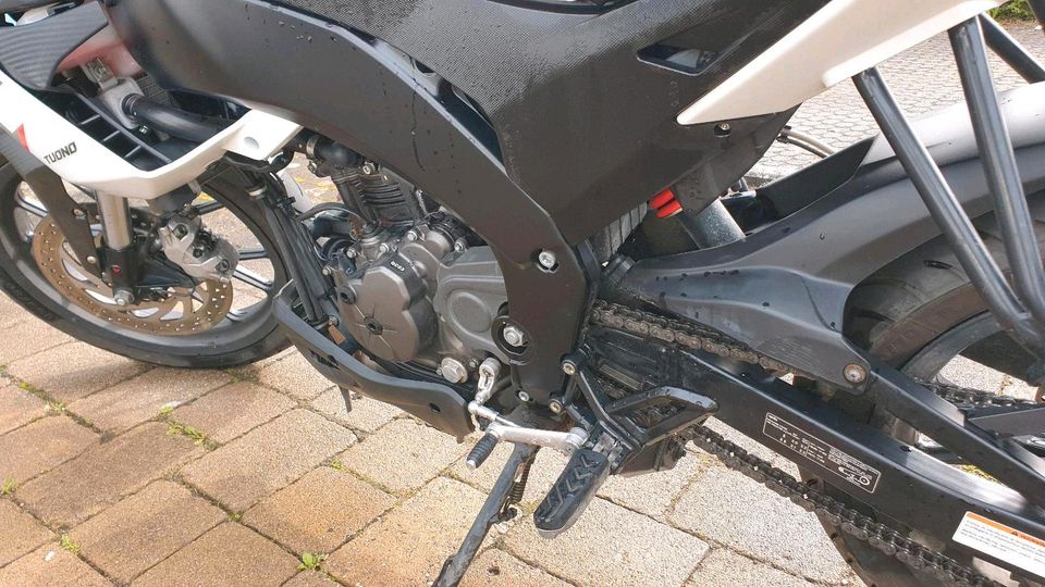 Aprilia tuono 125ccm weiß in Deißlingen