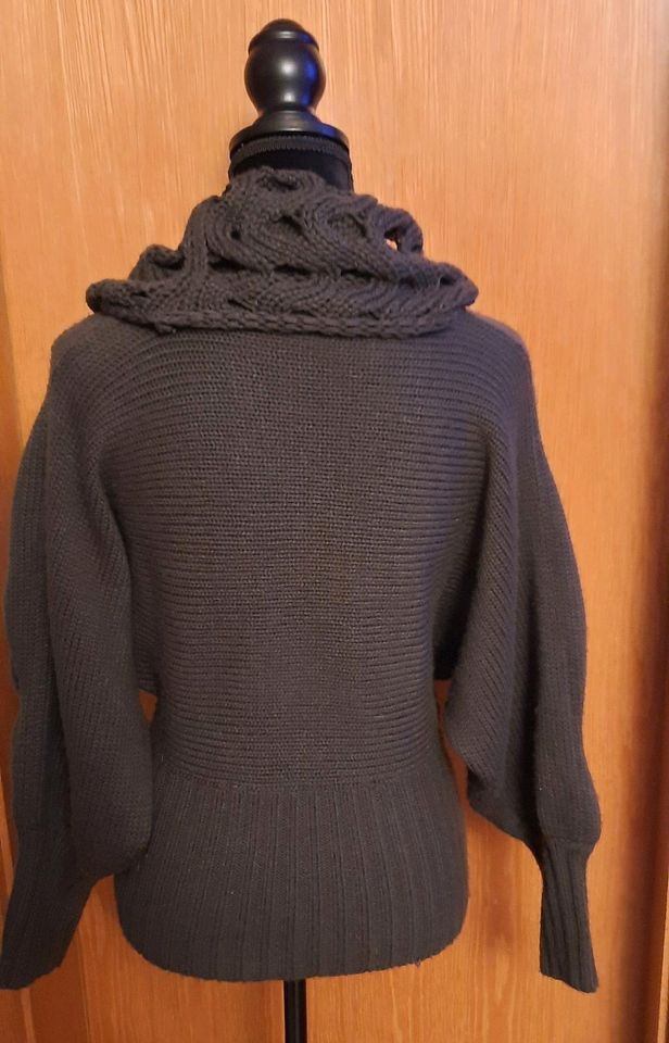 Damen Rollkragen Pullover mit Lochung.Grau.25%-Wolle.Gr.S/M in Bremen