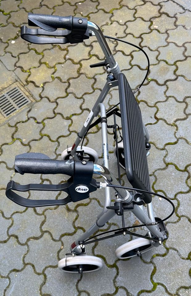 Rollator Pflegehilfsmittel Gehhilfe top Zustand in Völklingen