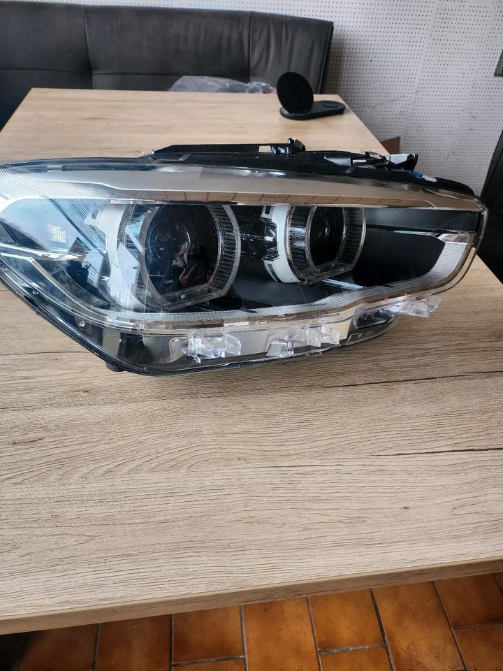 BMW 1er F20 Facelift Original Voll LED Scheinwerfer rechts in Dalum