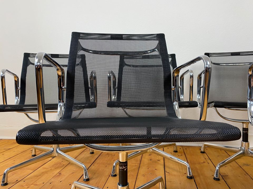 1/3 Eames Aluminium Chair EA 108 Vitra Bürostuhl Mesh schwarz in Wuppertal
