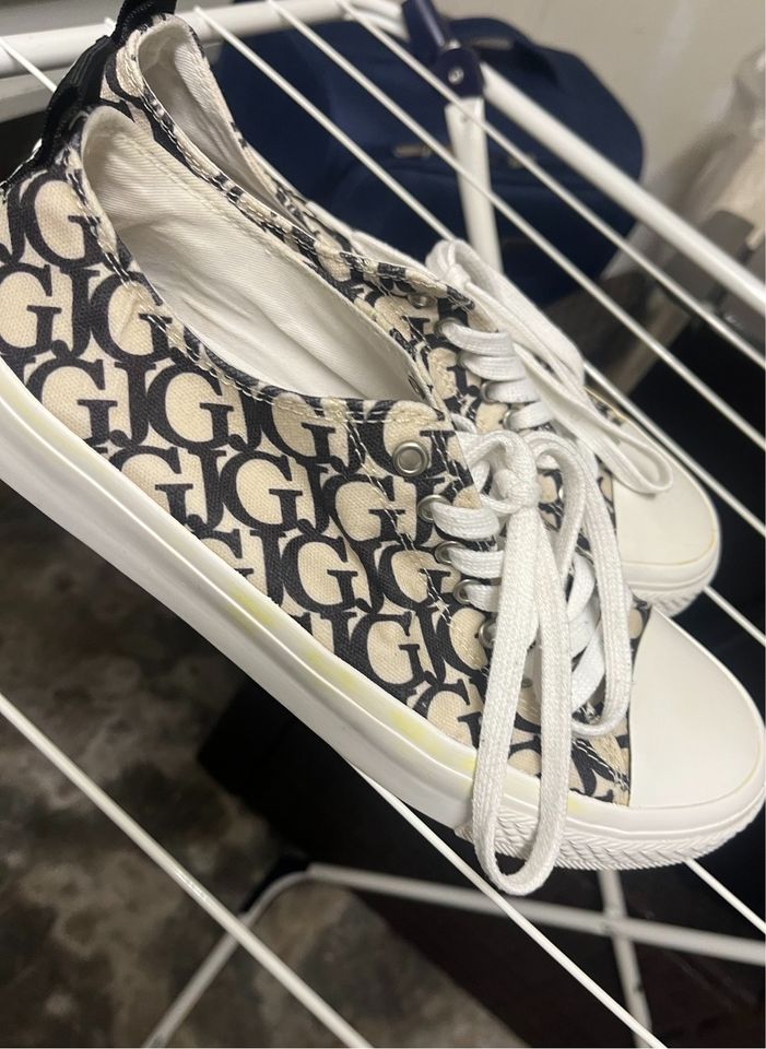 Guess Sneaker Sommer Logo Monogramm G 39 in Bielefeld