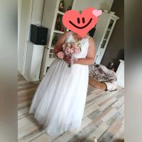 Brautkleid mit Schleier und Reifrock Mecklenburg-Vorpommern - Pasewalk Vorschau