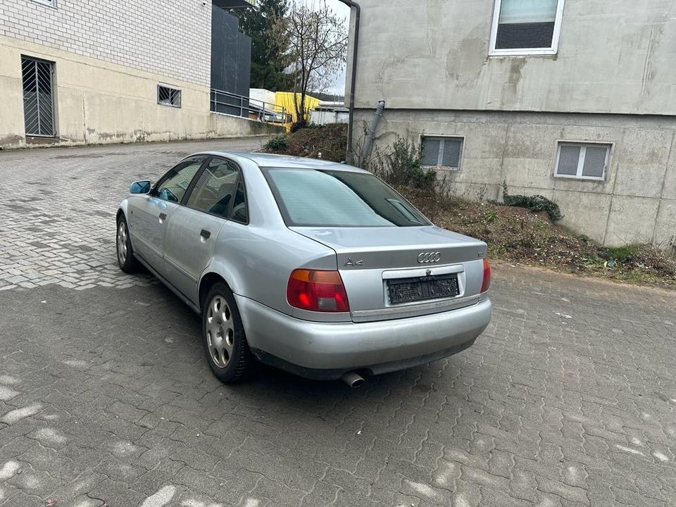 Audi A4 1.8 Limousine in Miltenberg