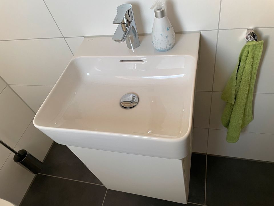 Handwaschbecken mit Unterschrank Hausbau/Umabau Bad Laufen VAL in Hüttisheim