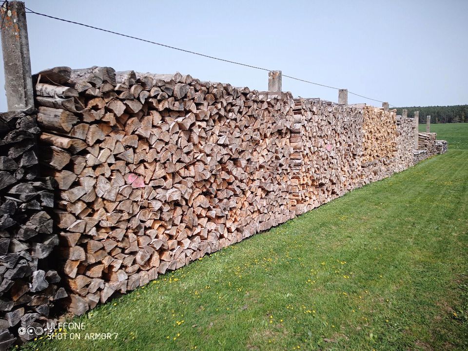 Brennholz gespalten in Roth