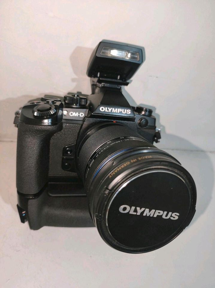 Olympus OMD E-M 1 mit Olympus 40-150mm Objektiv in Hamburg