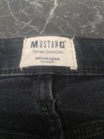 Mustang Herren Jeans 33/30 wie neu, GRAUSCHWARZ, IN KÖLN Nordrhein-Westfalen - Köln Vogelsang Vorschau