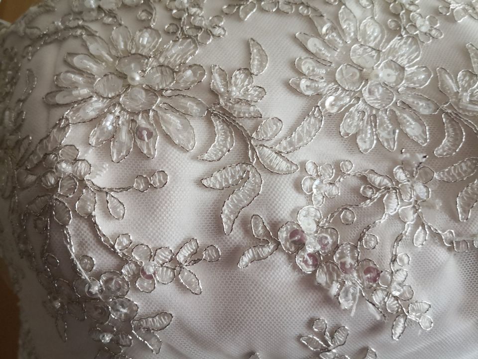 Brautkleid Hochzeitskleid Prinzessinnenkleid Gr. 36 in Geldern