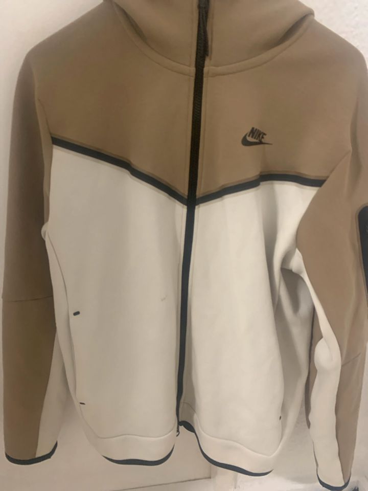 Nike Tech Fleece Jacke Beige Größe M in Berlin