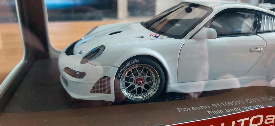 1:18 Porsche 911 977 gts rsr plain body Version ovp autoart in Berlin