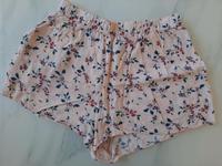 kurze Hose, rosa Blumen Muster Köln - Esch Vorschau