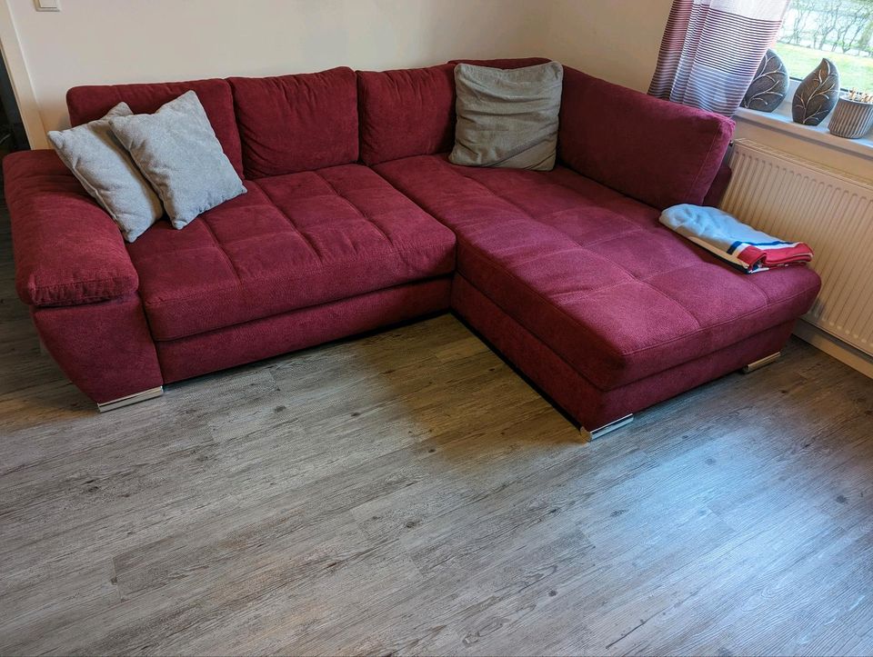 Couch Sofa mit Schlaffunktion in Lüneburg