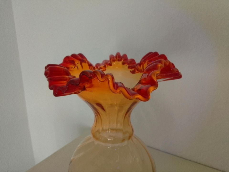 Vintage Glas Vase Amberina Rüschenrand Cadmium in Hamburg