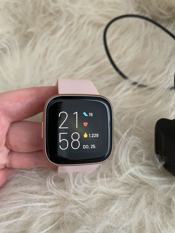 Fitbit Versa 2 Health & Fitness Smartwatch in Vechta