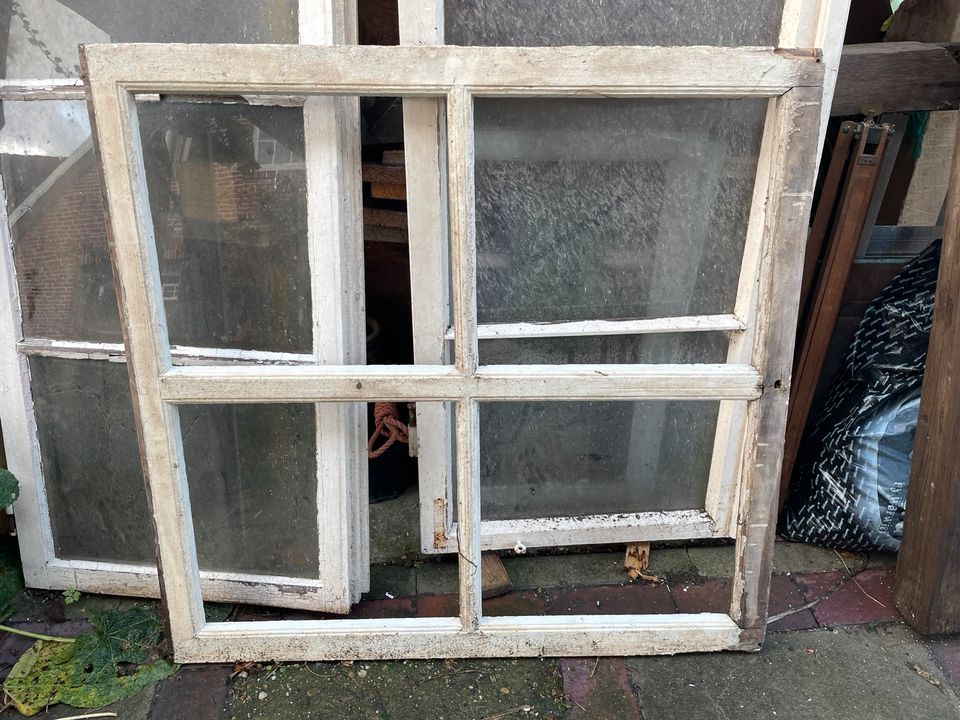Holzfenster schönes altes Fenster/Rahmen Rankhilfe in Loquard