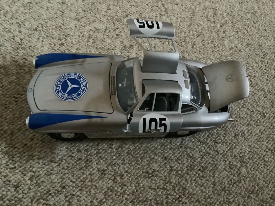 Burago Modellauto Mercedes-Benz 300 SL in Vordorf