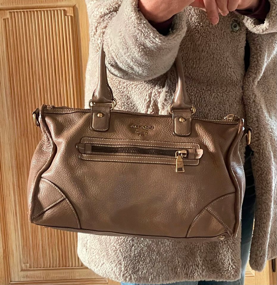 PRADA Handtasche Leder Taupe Original, sehr gepflegt in Lohmar