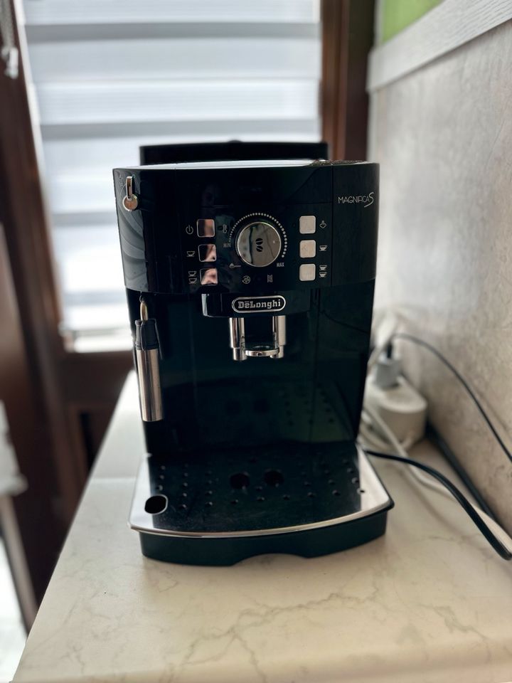 DeLonghi Kaffeevollautomat Magnifica S in Karlsruhe