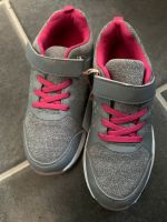 Gr. 34.  Mädchen Kinder Schuhe grau /rosa Bayern - Amberg Vorschau