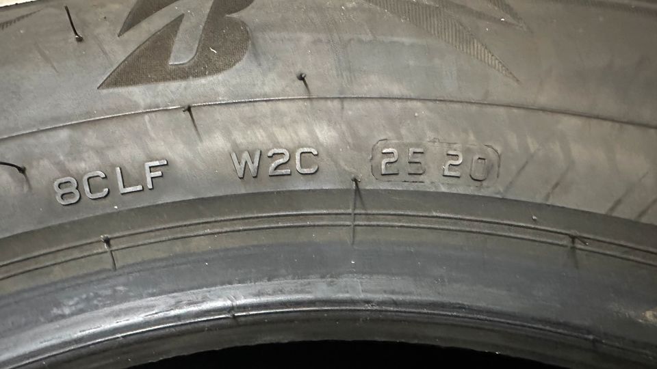 Winterreifen 215/65 R17 Bridgestone Blizzak LM005 DOT: 25.2020 in Dortmund