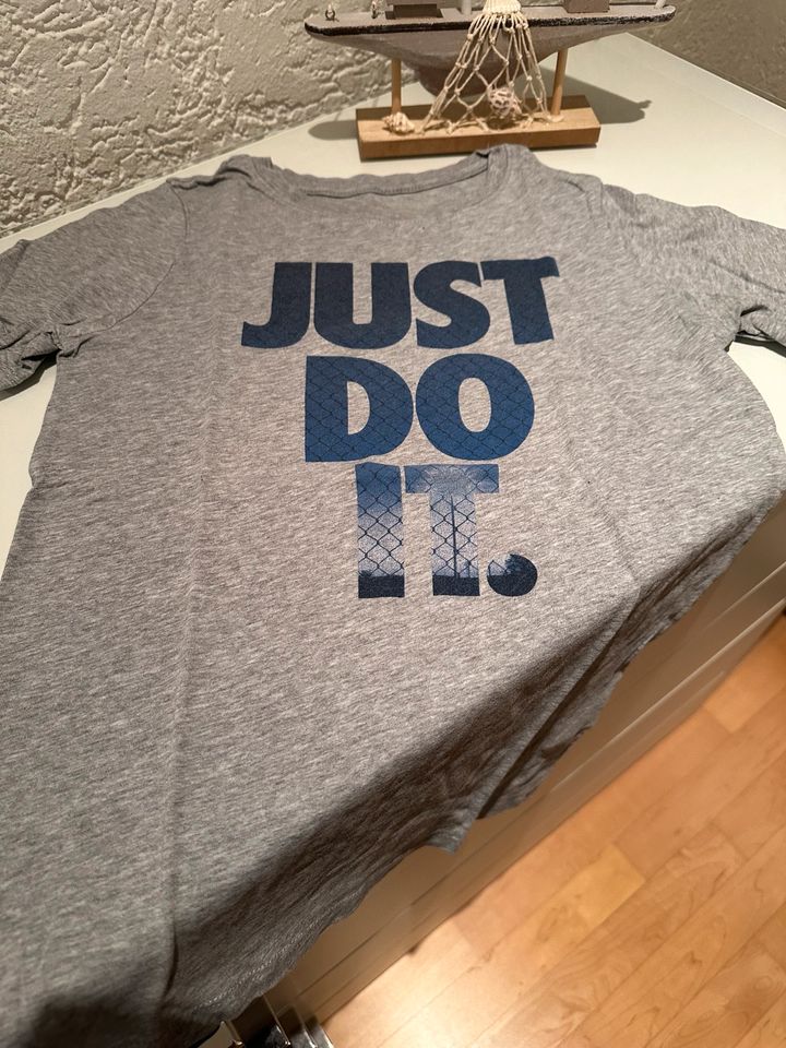 Nike Shirt kleiner Fehler siehe Text in Großenkneten