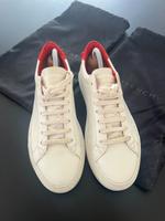Givenchy Sneaker weiß rot Urban Knots Leder Hessen - Rüsselsheim Vorschau