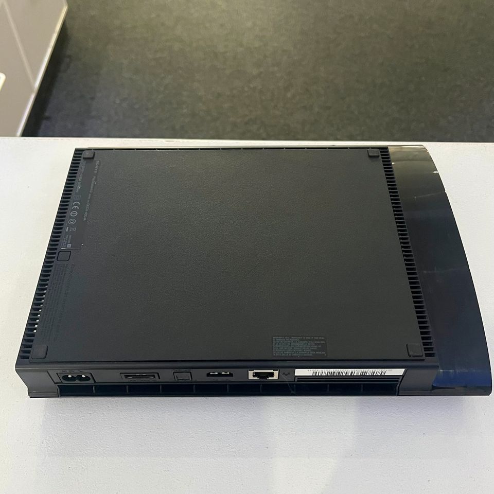 Sony Playstation 3 Super Slim Konsole in Krefeld