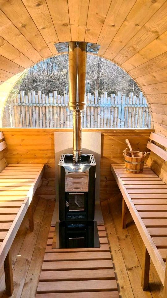 Fasssauna Thermoholz Sauna Gartenhaus Saunafass Holzofen Fassauna Badezuber Hot Tub Badefass Tiny House Gartenhaus See Almhütte Fass Campingplatz Schlaffass Wildnis Holz Saunawagen Unterkunft Pension in Erfurt