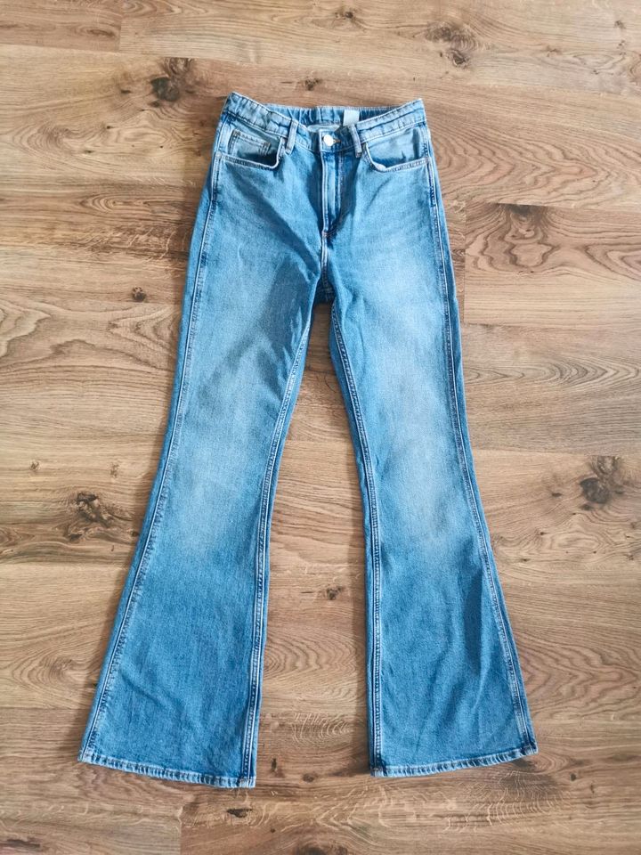 H&M Jeans Flared Leg High Waist 152 in Essen