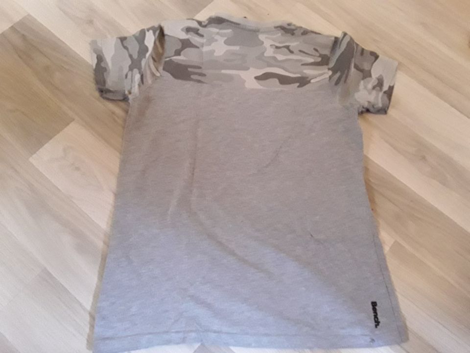 T-Shirt Paket in Grösse 146/152 in Gütersloh