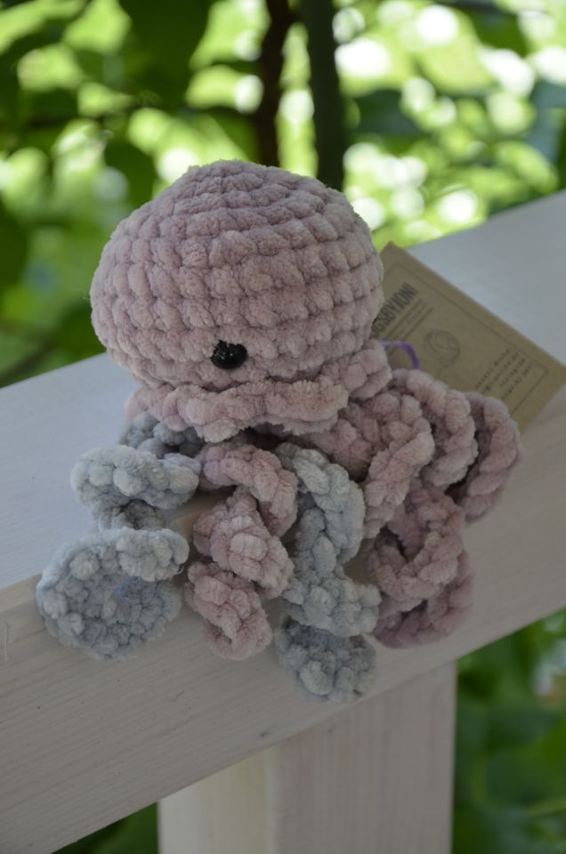 Amigurumi Krake Tintenfisch Chenille gehäkelt handgemacht in Börtlingen