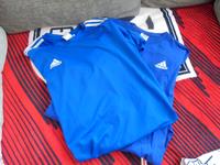 Verkaufe 2 Adidas T-Shirts in der Gr. L Sehr guter Zustand 10 € Sachsen-Anhalt - Weißenfels Vorschau