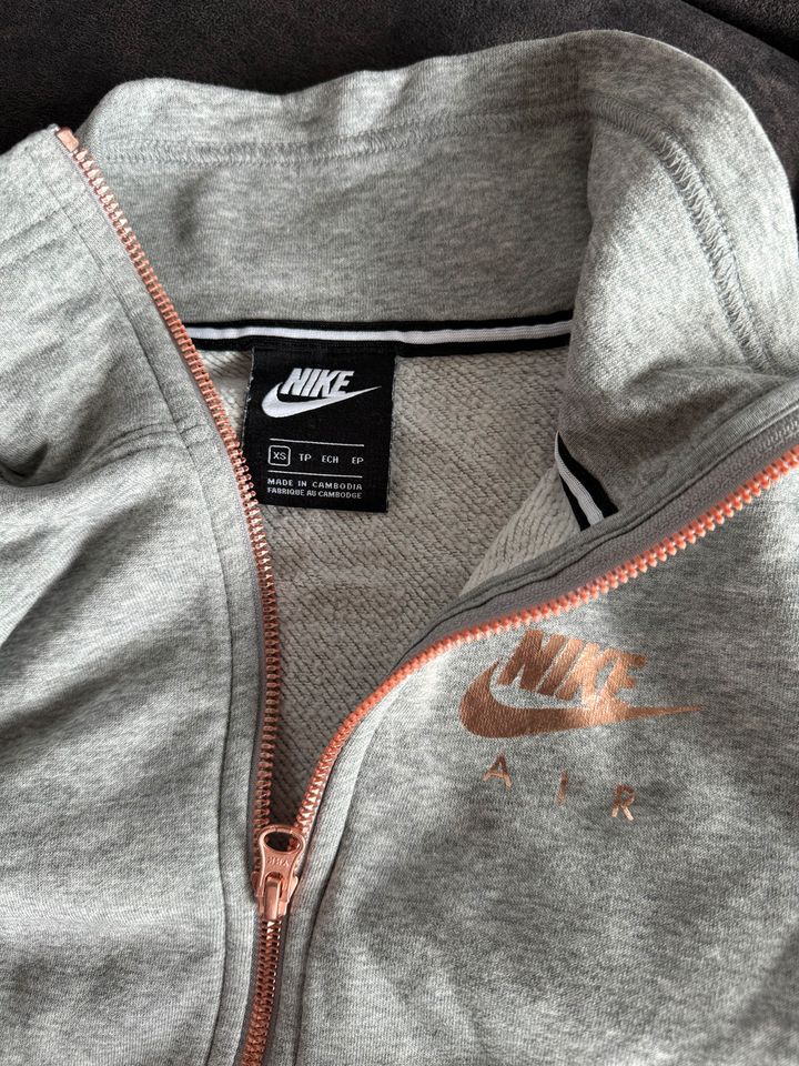 Nike Pullover grau Gr. XS in Großbottwar