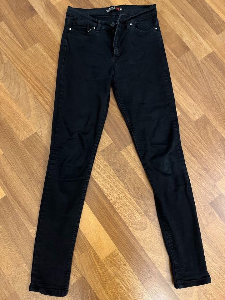 Damenjeans / Damenhose/ enge Jeanshose schwarz GR 29 ( S ) in Filderstadt