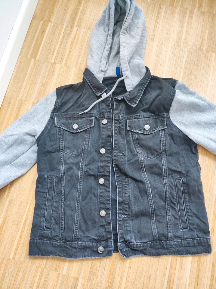 H&M Jeansjacke mit Kapuze, Gr.M, 2 in 1 Jacke , Gr.176 in Bad Neuenahr-Ahrweiler