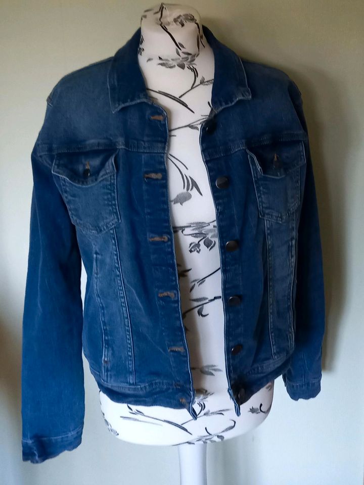 Jeansjacke xl in Leezdorf