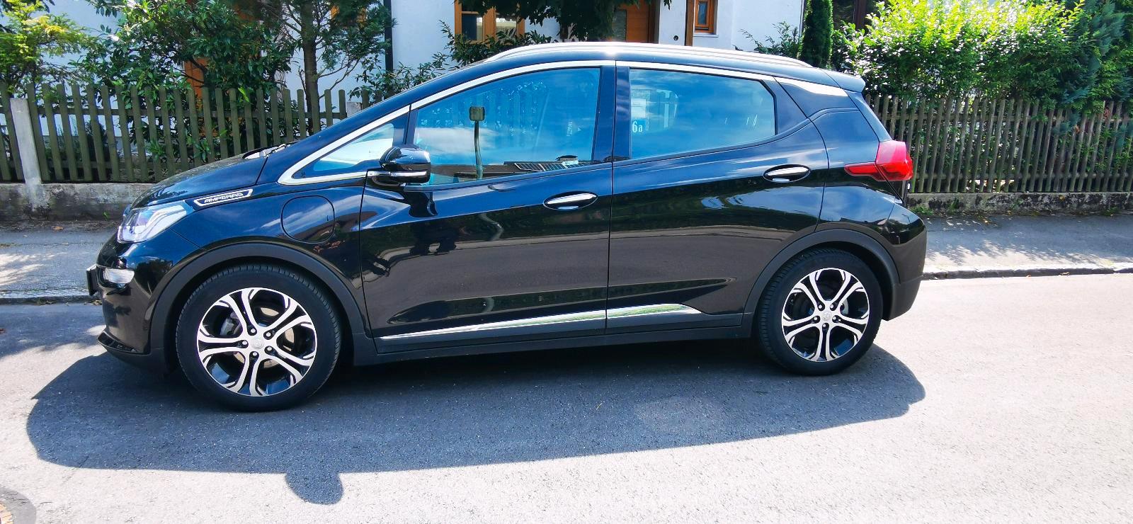 Abbildung des Autos Opel Ampera-e Ultimate, …