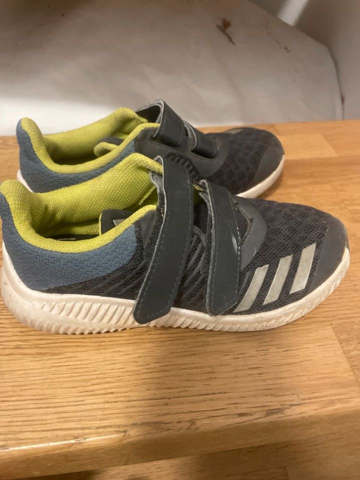 Adidas Sneaker Gr 30 in Solingen