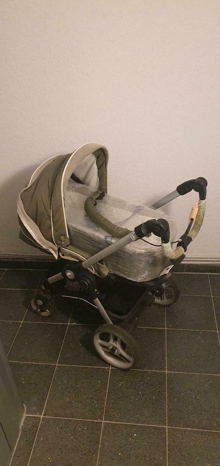 Kinderwagen Teutonia mit Römer Babyschale in Remscheid