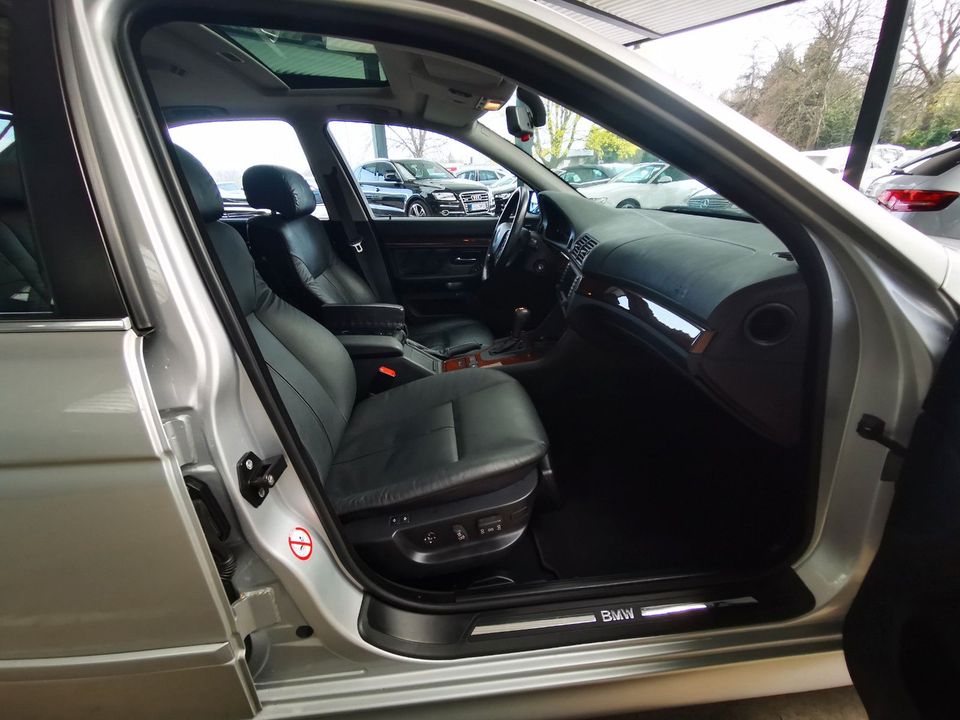 BMW 530i Sportpaket Leder/Xenon/SSD/PDC/El.Sitze in Göttingen