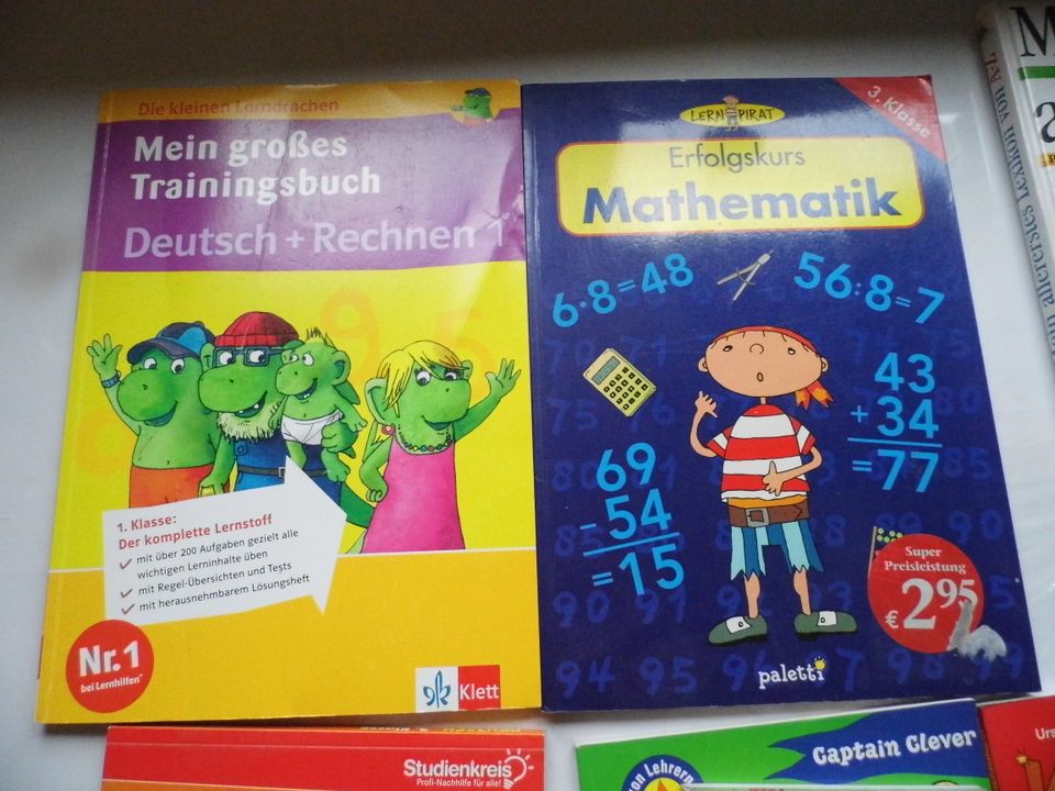 Bücher Wissen Grundschule Deutsch Mathe Lexikon zusammen 5 Euro in Windeck
